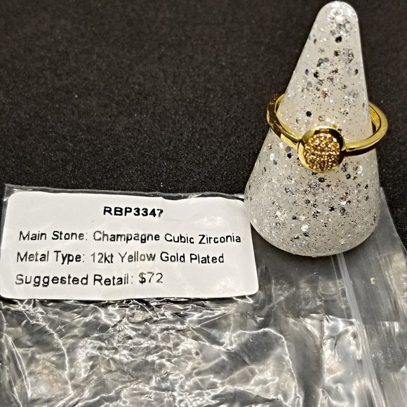 Gold Ring Cubic Zirconia Size 9 Ring Bomb Party - Picture 1 of 3